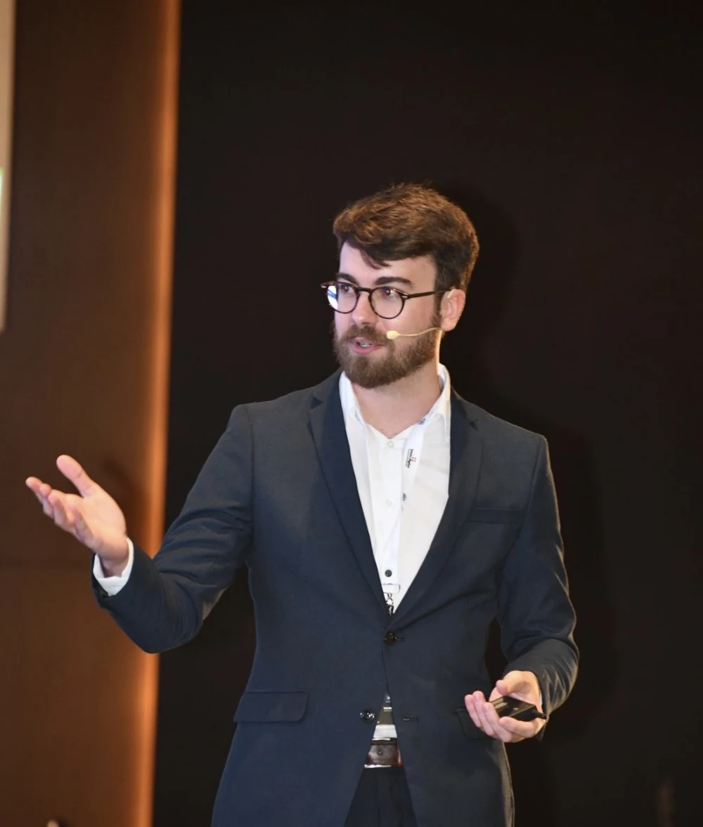 Pablo Pérez, fundador de RiskFlow, interviniendo en una conferencia